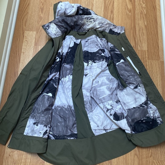 Lululemon Women's Fo Drizzle Jacket Fatigue Green Size 6 - Picture 2 of 8